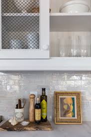Tour this designer kitchen featuring cliqstudios cabinets. Cle Zellige In Weathered White Used In Emily Henderson S Own Kitchen Remodel Klassisch Modern Kuche San Francisco Von Cle Tile Houzz