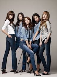 Korean Girl Band In Jeans Group Photography Poses Group Photo Poses Group Poses