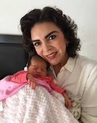 Qué hace Ivonne Ortega con una bebé