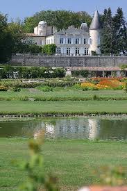 Vue Du Chateau Laffitte Rotschild Depuis La Route Des Vins Du Medoc A Pauillac French Castles