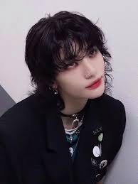 HYUNJIN SPOTIFY GOALS:As fancams we need to focus