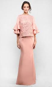 Apa kata tahun ni tempah baju korporat/polo shirt baru yang boleh custom design ikut citarasa anda sendiri. The Lace Kedah Kurung With Tiered Sleeves In Coral Lace Fashion Batik Fashion Fashion Dresses