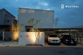 知多市の白い家のおしゃれな外構施工例no 50 エクステリア アプローチ タイル モダンなカーポート エクステリア