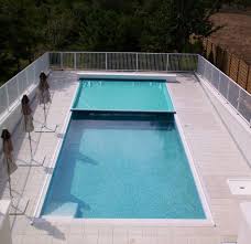 This Pool Cover Was Submitted To Us By Our Client In Budapest Hungary The Hydramatic Retro Fit Automatic Pool Covers Are Desig Cobertura Piscina Casas Piscina