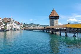 Luzern je mesto vo švajčiarsku.je hlavným mestom rovnomenného kantónu a tiež okresu.leží na severozápadnom konci luzernského jazera pri výtoku rieky reuss a je hospodárskym a kultúrnym centrom regiónu innerschweiz (resp. Luzern Sehenswurdigkeiten Und Echte Insider Tipps