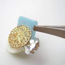 ボタンをピアスやイヤリングに作り替えたいけど ボタン足をどう処理すればいい というご質問にお答えします ボタン ピアス 作り方 ピアスの作り方 アクセサリー