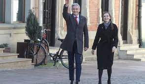 W obronie zwierząt i propagowania weganizmu sylwia spurek z wiosny biedronia nie unika elementów ubioru pochodzenia zwierzęcego. Europoslanka Z Partii Roberta Biedronia Pochodzi Ze Skarzyska Kamiennej Zobacz Kim Jest Sylwia Spurek Echo Dnia Swietokrzyskie