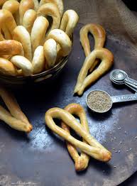 Crunchy Addictive Italian Anise Taralli She Loves Biscotti Italian Cookie Recipes Food Italian Recipes Traditional