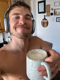 Hey gorgeous! Always here for some queer joy!