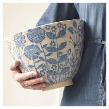 Gorgeous Mixing Bowl The Design Is In Relief As Well As Painted Poterie Ceramique Ceramiques Peintes Sgraffito