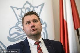 Do bloku w którym mieszka minister wdarła się w piątek grupa osób. Studenci Zloza Petycje O Odwolanie Ministra Czarnka Niebezpieczne Upolitycznienie Polskiej Edukacji