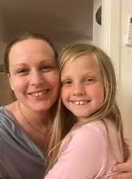 Julia 8 vill att hennes ME-sjuka mamma ska bli frisk