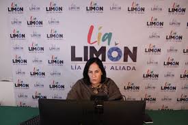 La alcaldesa electa de álvaro obregón, lía limón denunció una agresión sufrida este lunes mientras arribaba al congreso de la ciudad de méxico, por lo que resultó con un golpe en la nariz. Zqbltltc5risum