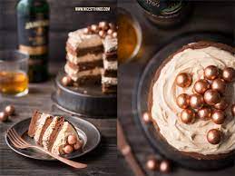 Den teig eingießen und im vorgeheizten backofen bei 220° grad auf. Whiskey Torte Mit Whisky Schokoladen Kuchen Und Karamell Creme Nicest Things