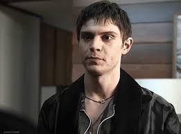 Evan Peters é Austin Sommers em AHS: Double Feature