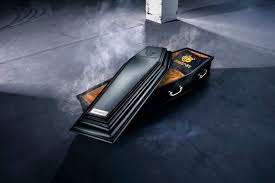 Orang ini mengambil baju besi. Apakah Mimpi Keranda Itu Tafsiran Mimpi Mengenai Keranda