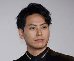 山下健二郎の髪型 2020最新 ツーブロックなどのオーダー セット方法を解説 slope スロープ パーマ 種類 髪型 山下健二郎