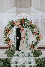 Trendy Tropical Glam Wedding Ideas In White And Gold Tropical Wedding Theme Tropical Wedding Reception Tropical Wedding