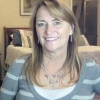 Elizabeth Swaggerty's Instagram, Twitter & Facebook