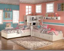 Designing a small kids' bedroom is tough, especially when the room is shared. Girl Room Designs For Small Rooms Whaciendobuenasmigas