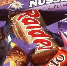 Weil der name raider sich nicht gut vermarkten ließ, kam man auf den namen twix! Schokoriegel Darum Heisst Twix Plotzlich Wieder Raider Welt