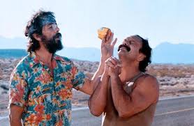 Os dois amigos interpretam traficantes de maconha que escondem a erva dentro de inocentes sorvetes! Cheech Chong Im Dauerstress 1982 Film Cinema De