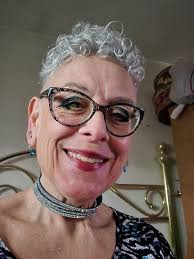 Loving my curls today, because of my brilliantly talented friend Laurie!!  Thanks for the beautiful color @_hairbylaurie you are amazing!!♥️