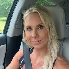 Amber Cochran's Instagram, Twitter & Facebook