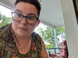 Recherche palefrenier(e) pour temps partiel le matin du vendredi au  dimanche. L'écurie privée est à Ste-Catherine de Hatley près de Magog en  Estrie. Les tâches consistent à faire les stalles pour quatre