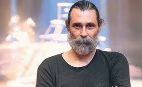He is a maternal nephew of i̇lhan cavcav. Erdal Besikcioglu Yeni Dizi Kimsesizler Icin El Sikisti Diziler Com