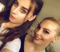 A member of the vakat coalition, she served as a member of the kosovan assembly from 2001 to 2017. Merr Kuptim Thenia Me E Mire Nena Se E Bija Duda Balje Ia Kalon Edhe Te Bijes Me Bukuri