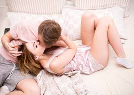 Tại sao đàn ông thích sờ và hôn vùng kín phụ nữ? - MarryBaby