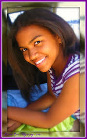 Elisa Carr's Instagram, Twitter & Facebook