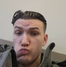 Vixen zmienił pisownię swojej ksywy na Vix.N. Ma to związek z tym, że YT  najprawdopodobniej "ucina" zasięg jego numerom, kojarząc pseudonim rapera z  portalem, który niekoniecznie ma związek z muzyką, a z