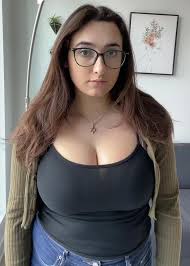 Qveenjulia - Free pics, galleries & more at Babepedia
