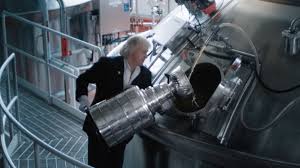 The official stanley cup twitter handle didn't waste much. Molson Canadian S New Batch Of Beer Was Poured Through The Stanley Cup Muse By Clio