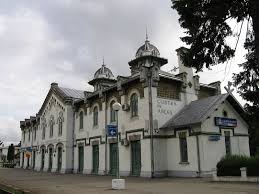 A long time ago, the architectural jewelry known today as argeș monastery, was being shaped by the skilled hands of manole, who was one of the greatest master builders of his time. Liberalii ArgeÈeni AnunÈÄ Guvernul DÄ 500 000 Euro Pentru Gara RegalÄ Din Curtea De ArgeÈ Ziarul Profit