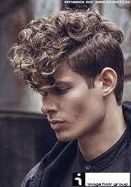 frisuren bilder undercut mit uppigen locken im deckhaar frisuren haare frisuren manner locken frisuren manner locken kurz medium haare