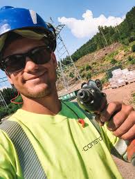 Si hei til Frank-Arne 👋🏼 Frank-Arne har sommerjobb i Consto Anlegg Øst.  Han bidrar blant annet med fjellsprengningsarbeid i sommervarmen på Sylling  transformatorstasjon i Lier👷🏻‍♂️ Velkommen til Consto, Frank-Arne 🙌🏼  #teamconsto #consto #