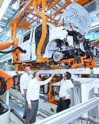 Vw will in diesen drei wochen 10 000 golf und golf variant bauen. Umbau In Der Sommerpause Vwn Bereitet Sich Auf Den Neuen Multivan Und Den Id Buzz Vor News Vw Nutzfahrzeuge