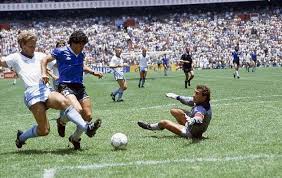 60 metros, 10 segundos, cinco rivales, 110,000 aficionados, un gol para toda la eternidad. Argentina Inglaterra 86 Diego Maradona Copa Del Mundo Fotos De Futbol