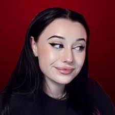 Audrey Fry's Instagram, Twitter & Facebook