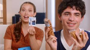 ¿Qué hay en el bolso de Natalia Azahara y Hugo Arbués? (’A través del mar’)