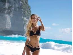 Dortmund auf, die aktuell für den verein arbeiten. Borussia Dortmund Alica Schmidt Wird Neuer Bvb Fitnesscoach Express De