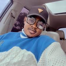 Hello my people. We are looking for who to make the face of Coolval and I  believe we can find her here. As you already know, Coolval is an E-learning  platform where