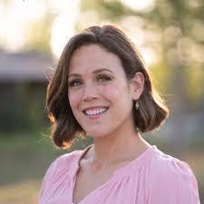 Betty Bolander's Instagram, Twitter & Facebook