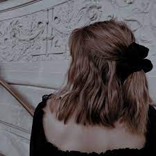 Pin By Jen Malaj On Hair Makeup Aesthetic Hair Hairstyles With Bangs Short Hair With Bangs