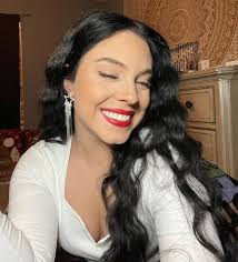 Aletha Thomas's Instagram, Twitter & Facebook