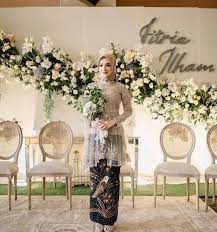 25 model baju gamis remaja simple tapi elegan mp3 duration 4:08 size 9.46. 7 Inspirasi Kebaya Lamaran Untuk Hijaber Yang Bikin Cantik Womantalk