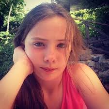 Lily Thompson (@Lilzy_Lolzy)